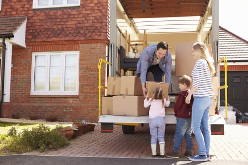 Efficient unloading and unpacking by professional movers