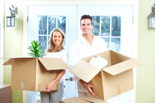 Efficient unpacking services by Dalston movers